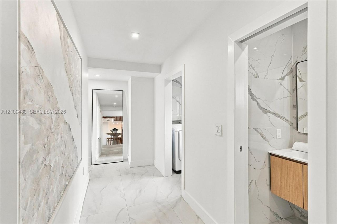 596 W 50th St , Miami Beach, FL 33140 Photo
