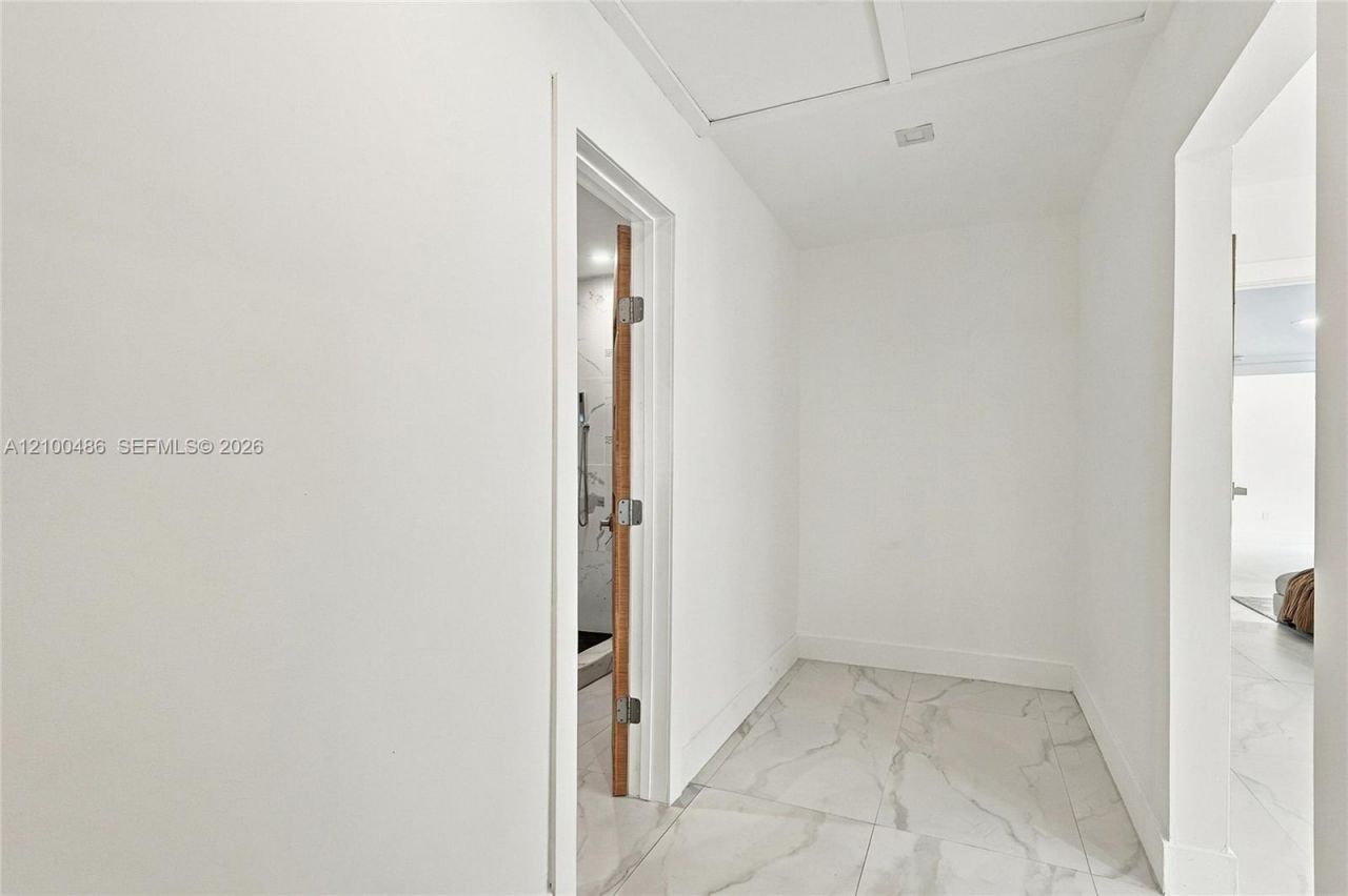 596 W 50th St , Miami Beach, FL 33140 Photo