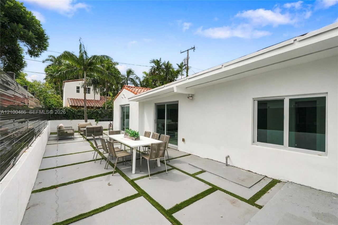 596 W 50th St , Miami Beach, FL 33140 Photo