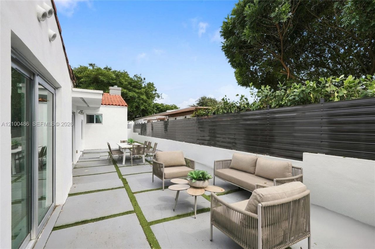 596 W 50th St , Miami Beach, FL 33140 Photo