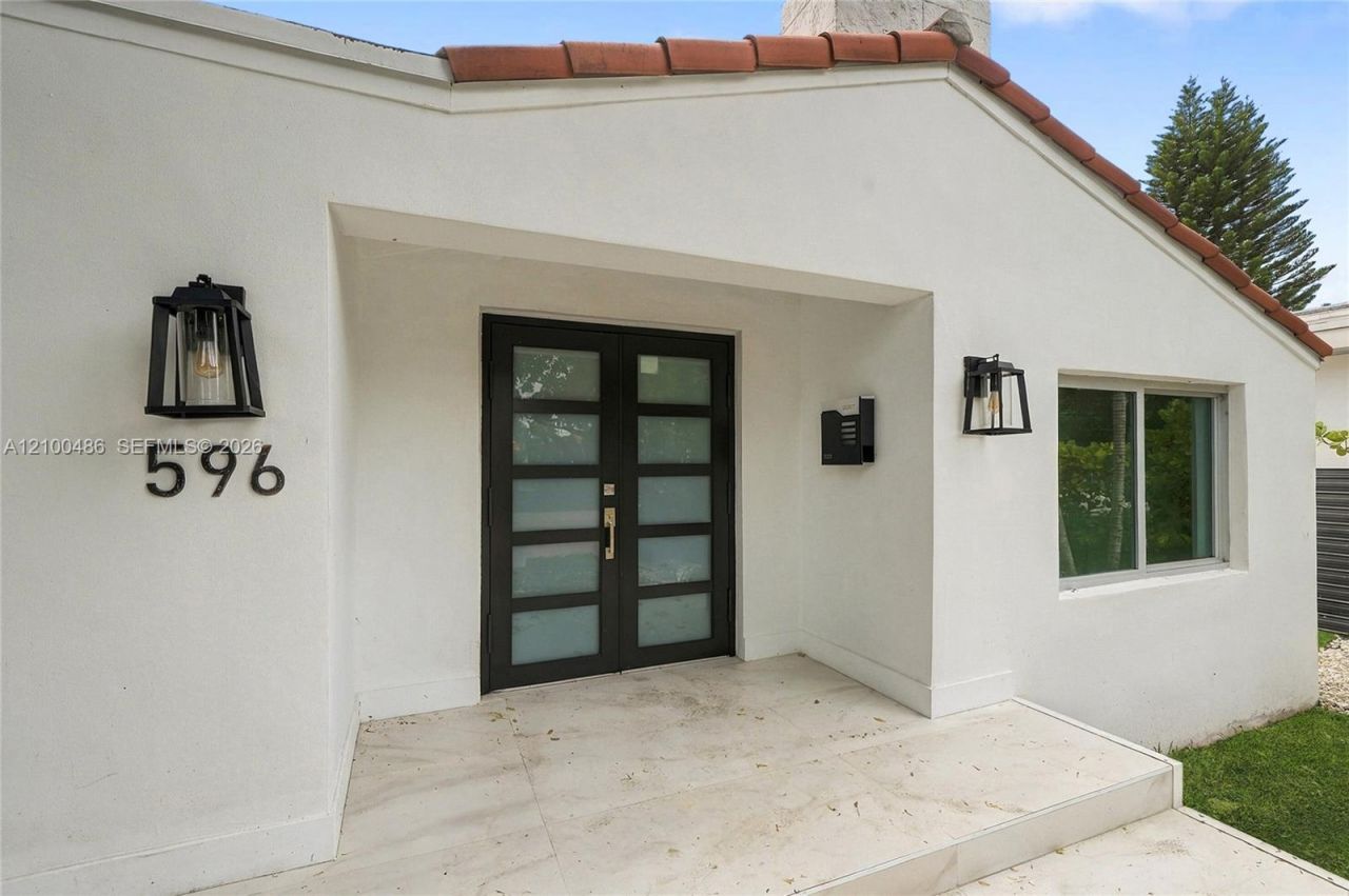 596 W 50th St , Miami Beach, FL 33140 Photo