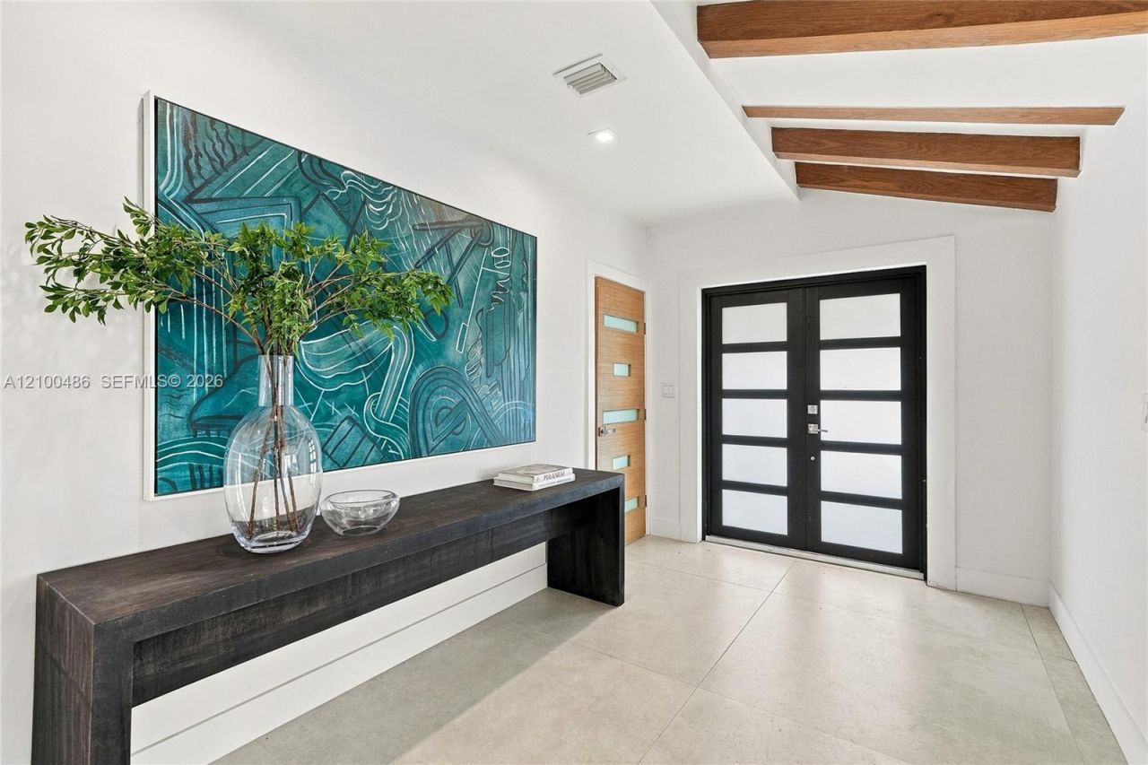 596 W 50th St , Miami Beach, FL 33140 Photo