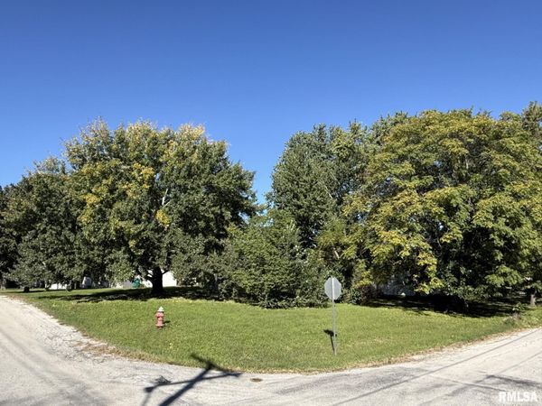 932 E ELM Street, Macomb, IL 61455