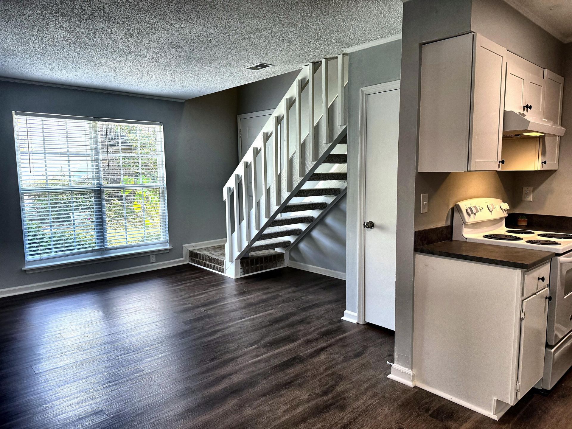2494 Etiwan Avenue Photo 5