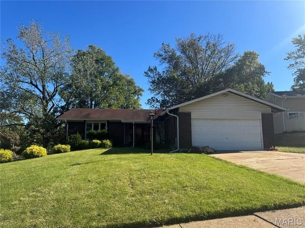 6322 Sandycreek Drive, St Louis, MO 63033