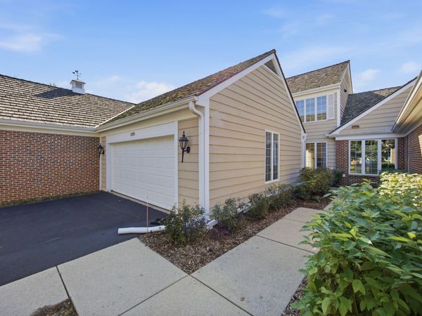1393 Shire Circle, Unit 2, Inverness, IL 60067