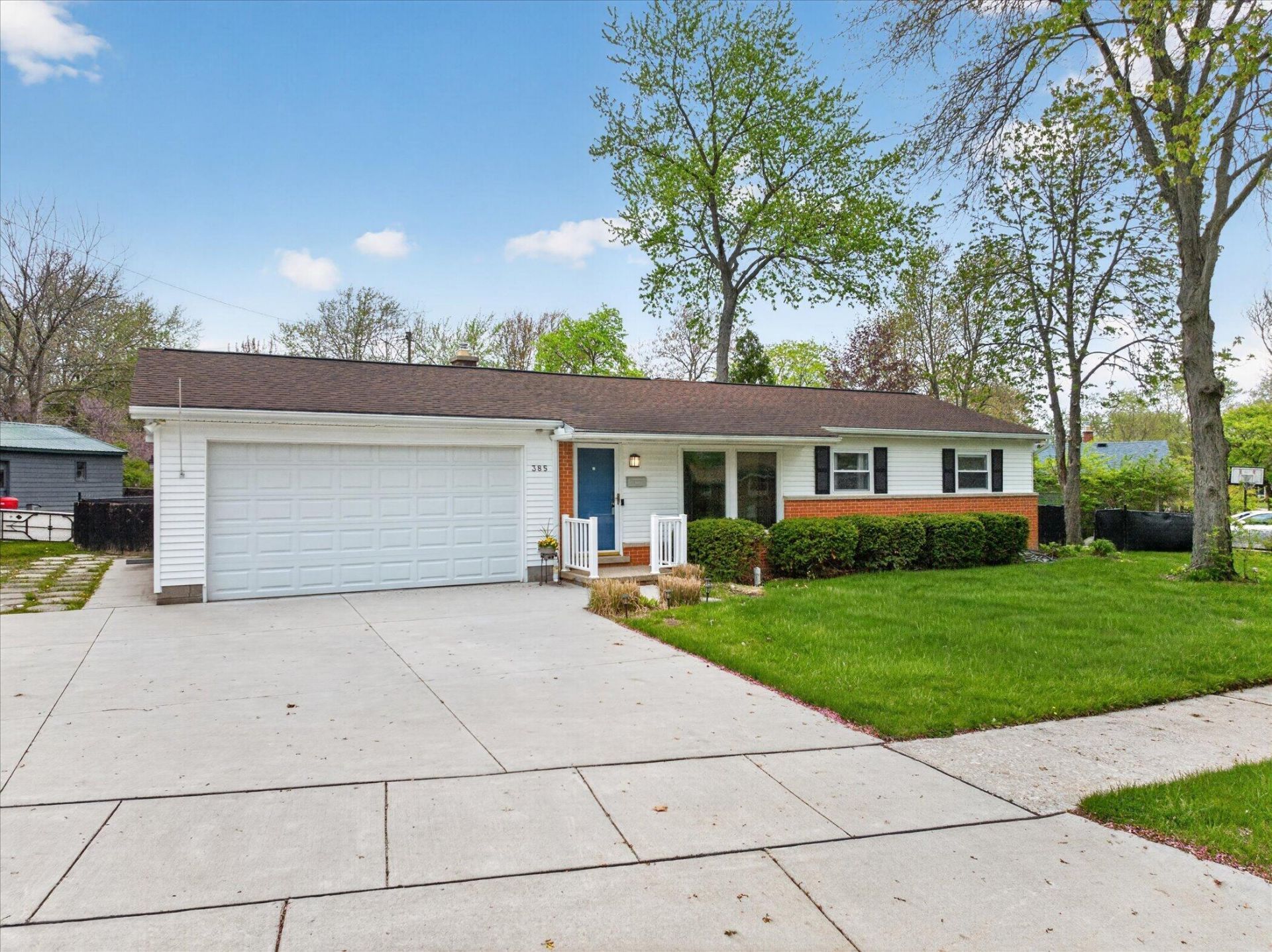 385 Hollywood Drive, Saline, MI 48176 Main Photo