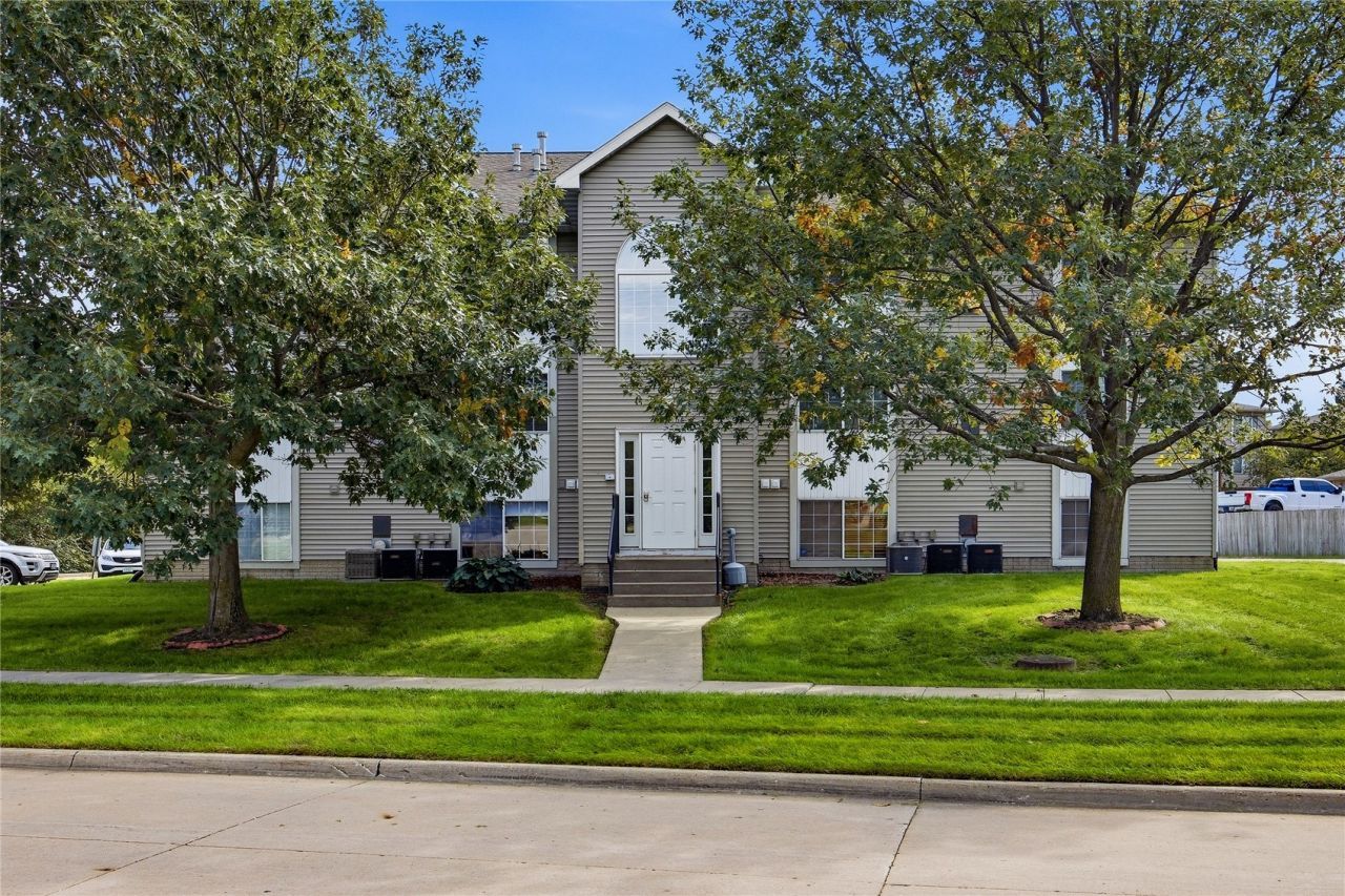 146 Elm Ridge Drive, North Liberty, IA 52317 Main Photo