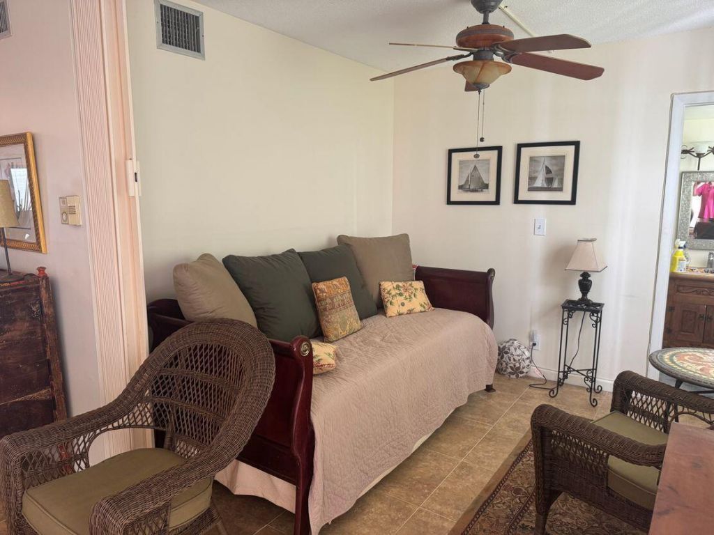 5401 NW 2nd Avenue, Unit Apt 127, Boca Raton, FL 33487 Photo