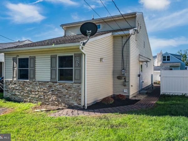 220 WOODLAND AVENUE, READING, PA 19606