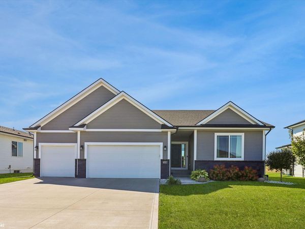 308 Creekside Drive Southwest, Bondurant, IA 50035