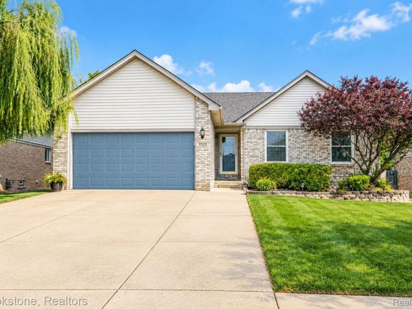 27125 Telstar Street, Chesterfield Township, Mi 48051