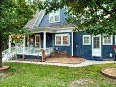 916 N Iowa Avenue, York, NE 68467