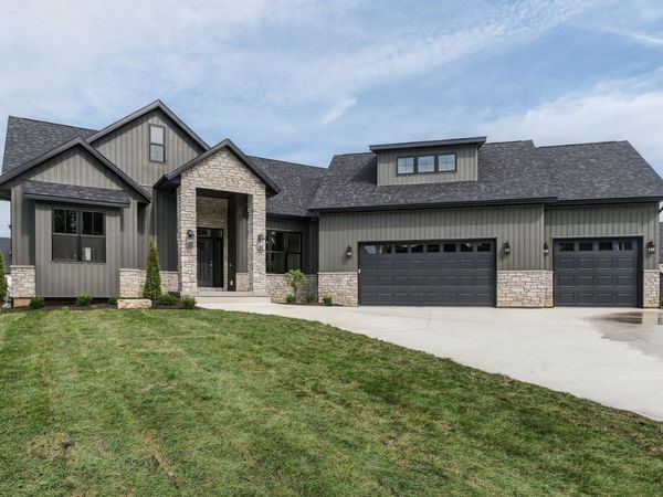 237 Mason Drive , Riverdale, IA 52722
