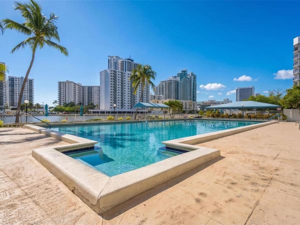 1000 Parkview Dr , Unit 627, Hallandale Beach, FL 33009