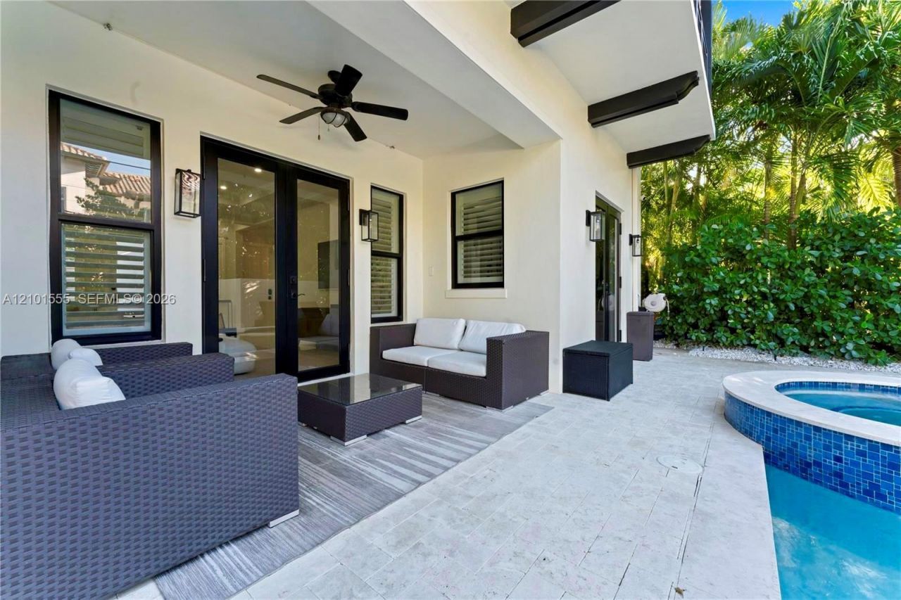 705 Madeira Ave , Coral Gables, FL 33134 Photo