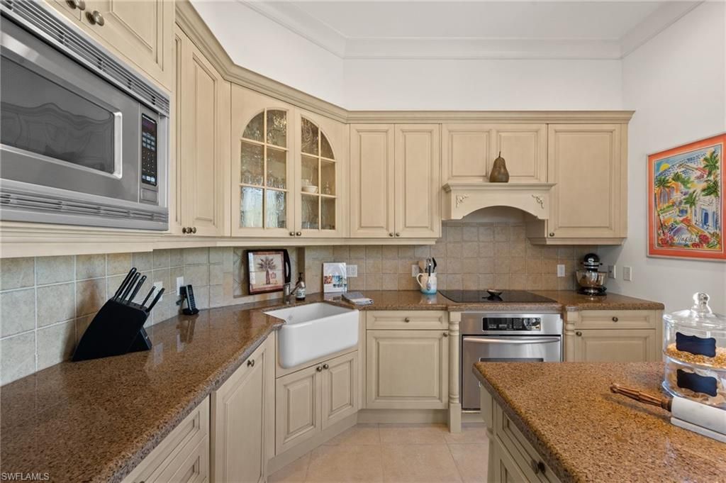 380 10th St S, Unit 202, Naples, FL 34102 Photo