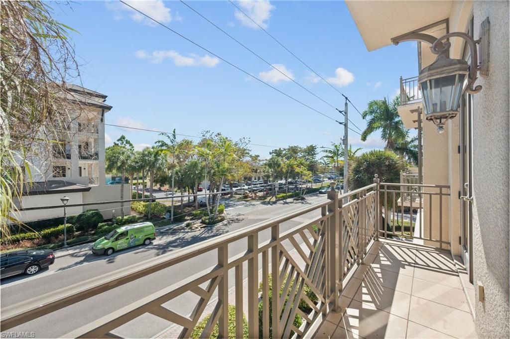 380 10th St S, Unit 202, Naples, FL 34102 Photo