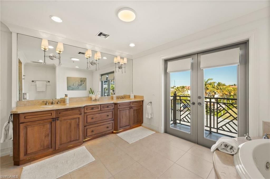 380 10th St S, Unit 202, Naples, FL 34102 Photo