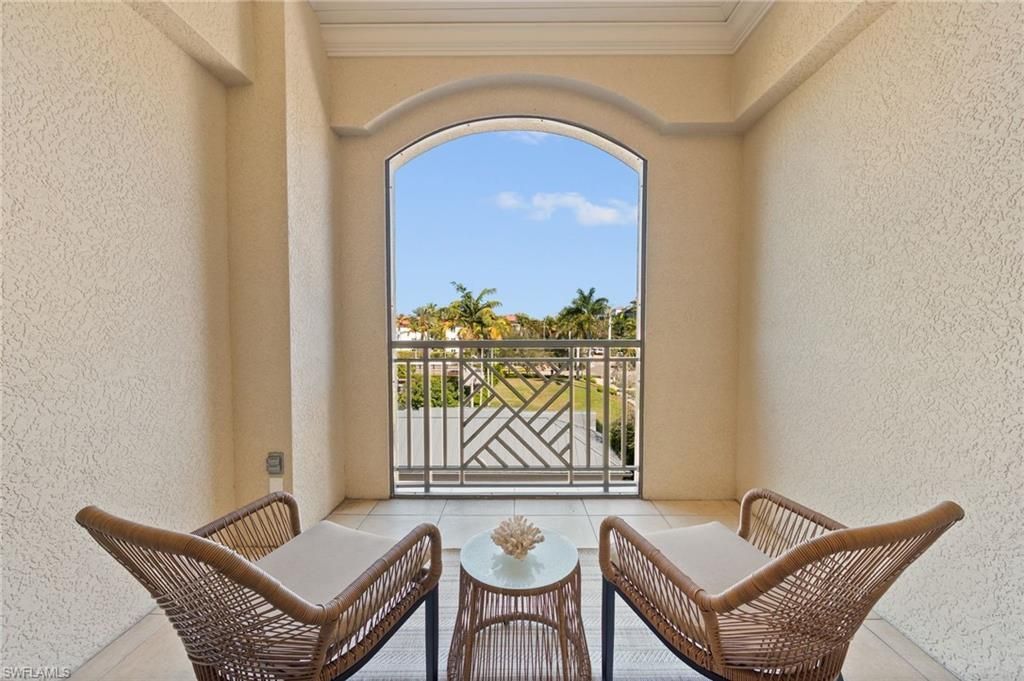 380 10th St S, Unit 202, Naples, FL 34102 Photo