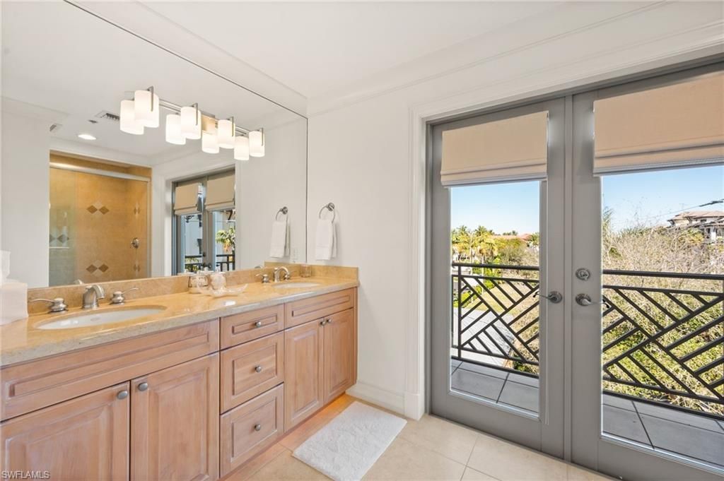 380 10th St S, Unit 202, Naples, FL 34102 Photo