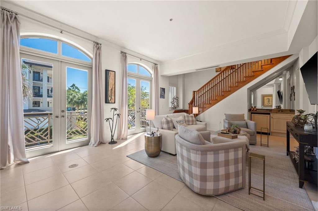 380 10th St S, Unit 202, Naples, FL 34102 Photo