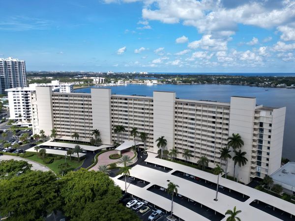 130 Lakeshore Drive, Unit 821, North Palm Beach, FL 33408