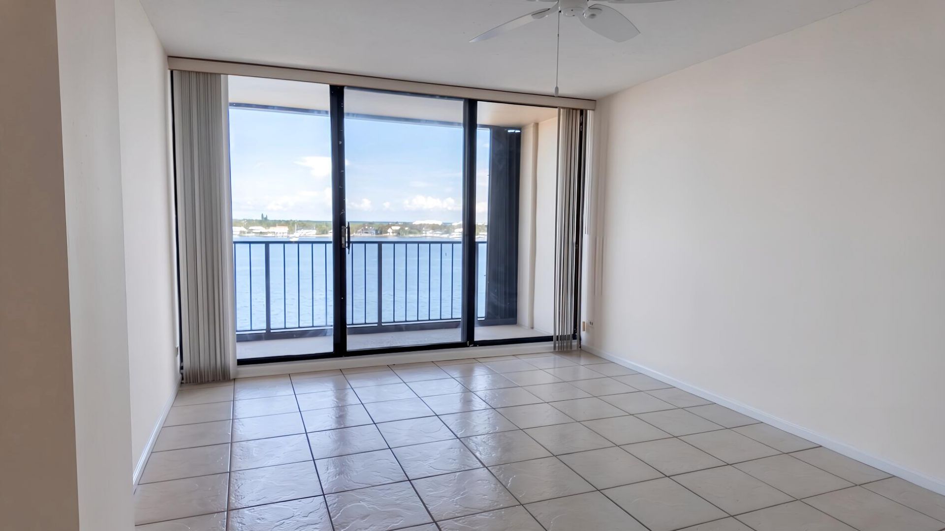 130 Lakeshore Drive, Unit 821, North Palm Beach, FL 33408 Photo