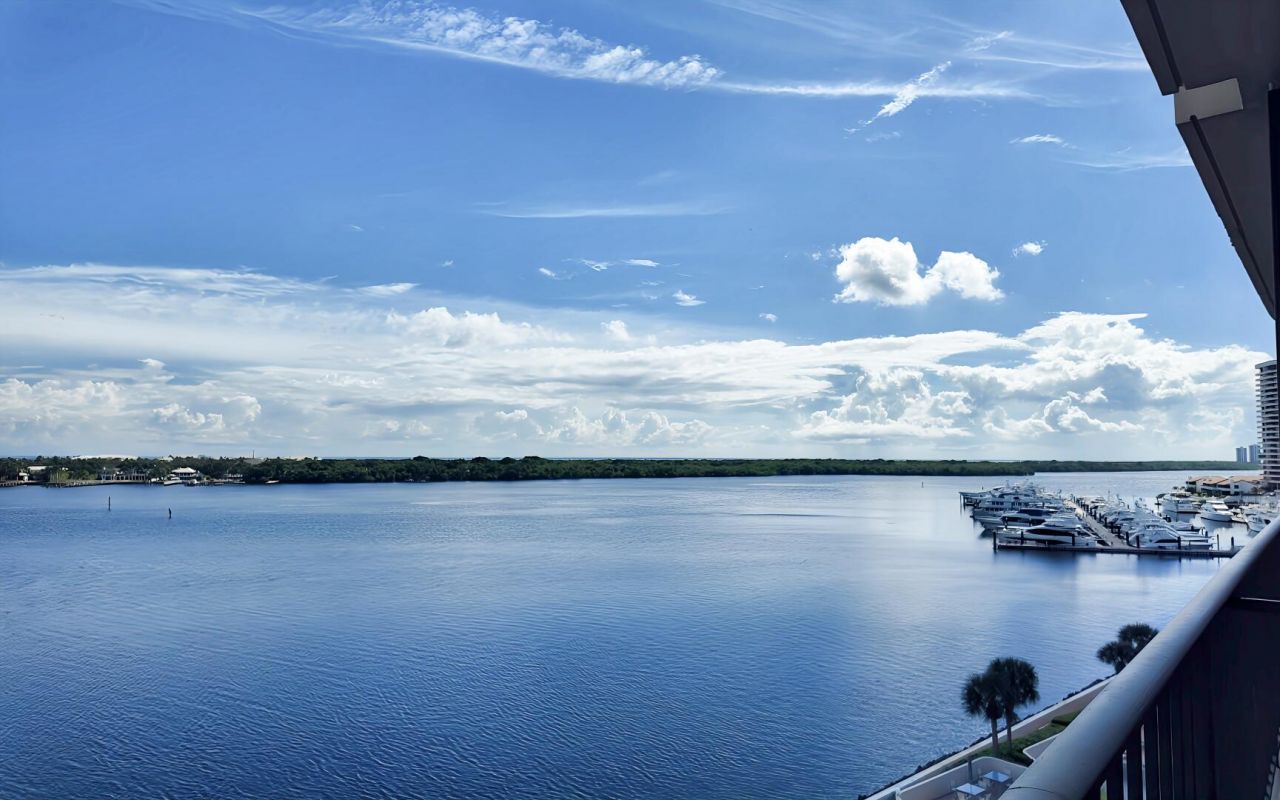 130 Lakeshore Drive, Unit 821, North Palm Beach, FL 33408 Photo
