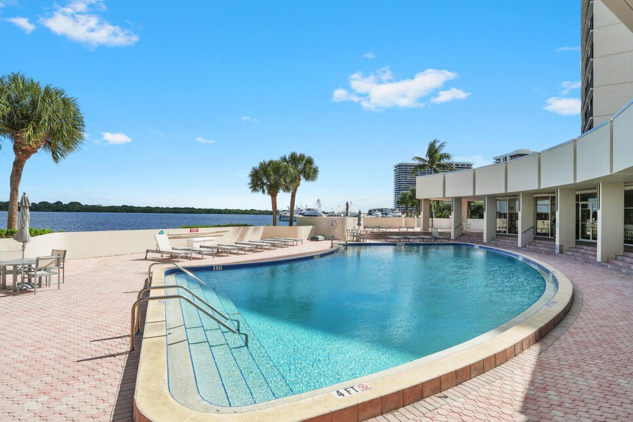 130 Lakeshore Drive, Unit 821, North Palm Beach, FL 33408 Photo