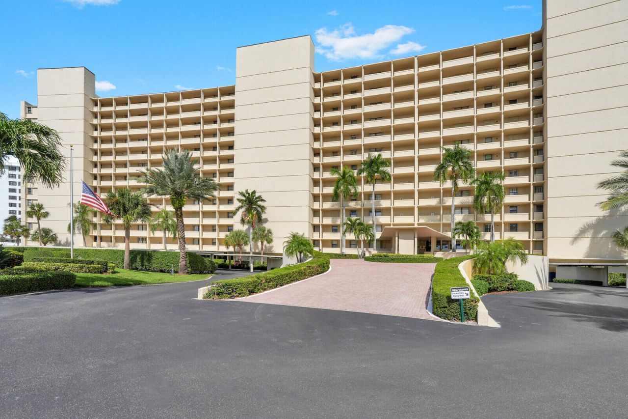 130 Lakeshore Drive, Unit 821, North Palm Beach, FL 33408 Photo
