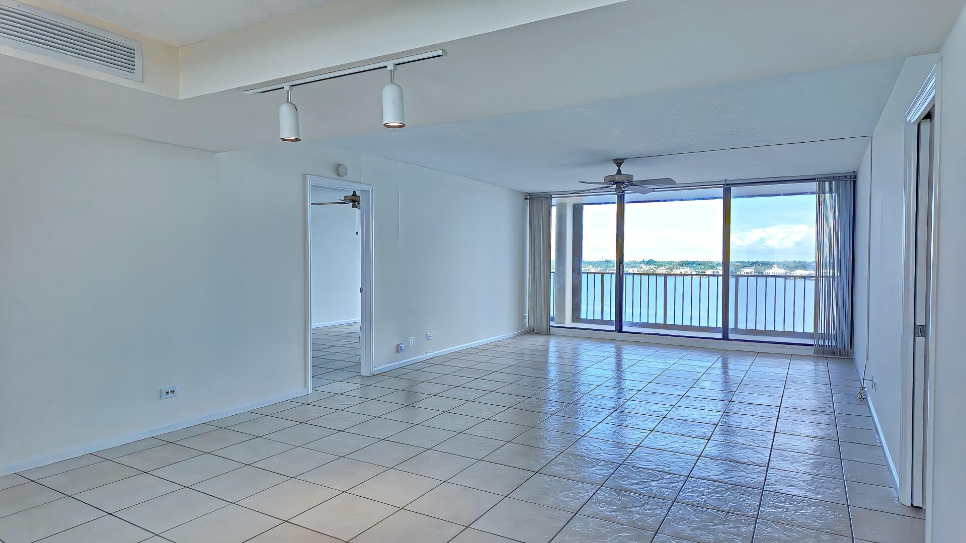 130 Lakeshore Drive, Unit 821, North Palm Beach, FL 33408 Photo