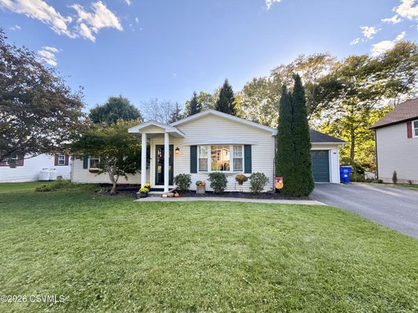 510 ROLLING GREEN Drive, Selinsgrove, PA 17870