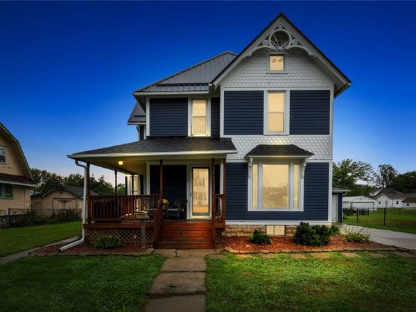 1007 Cedar Street , Tipton, IA 52772