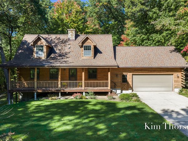 6263 Oak Valley Drive NE, Belmont, MI 49306