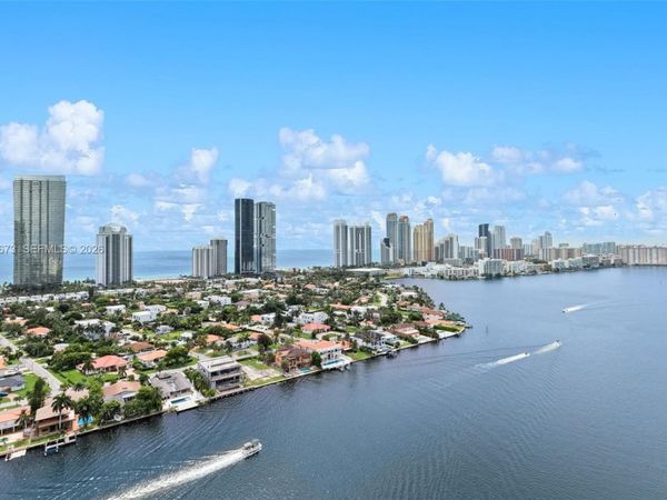 19101 NE 36th Ct , Unit 2811, Aventura, FL 33180