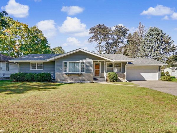 2207 S 13th St, Burlington, IA 52601