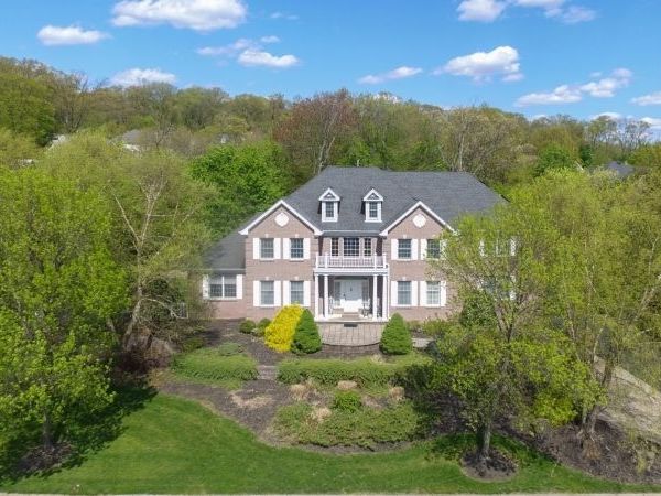 3 Bayberry Ln, North Haledon, NJ 07508
