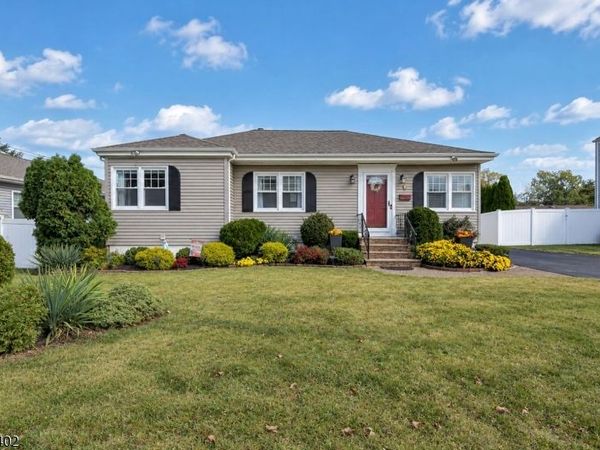 9 Shetland Dr, Clark, NJ 07066