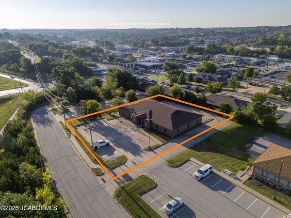 2009 SAINT MARYS BOULEVARD, Jefferson City, MO 65109