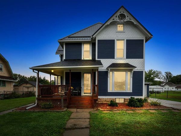 1007 Cedar St, Tipton, IA 52772