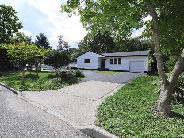 472 Nichols Road , Hauppauge, NY 11788