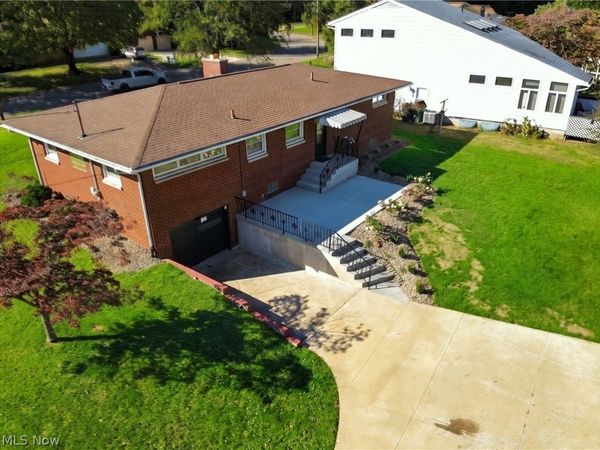 1423 Forrest Drive , Barberton, OH 44203