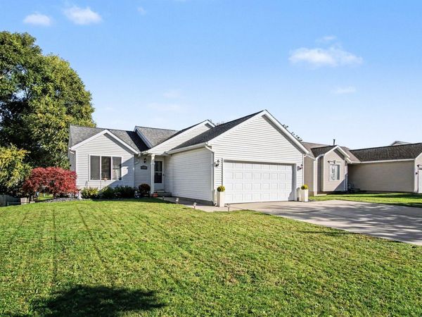 3023 Stonewood Street NW, Grand Rapids, MI 49504