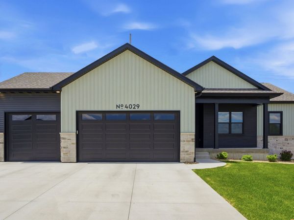 4029 Broomfield Drive, Cedar Falls, IA 50613