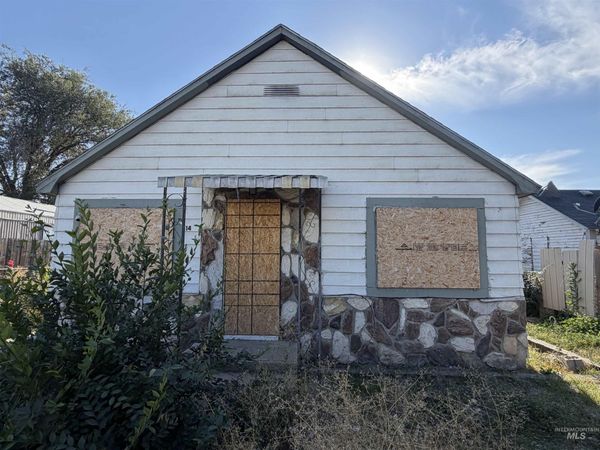 414 E E Chicago, Caldwell, ID 83605