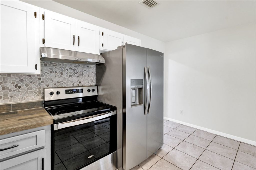 425 Easy Street , Sebastian, FL 32958 Photo