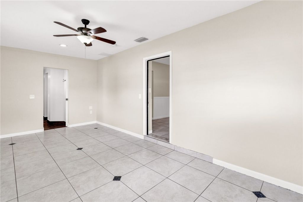 425 Easy Street , Sebastian, FL 32958 Photo