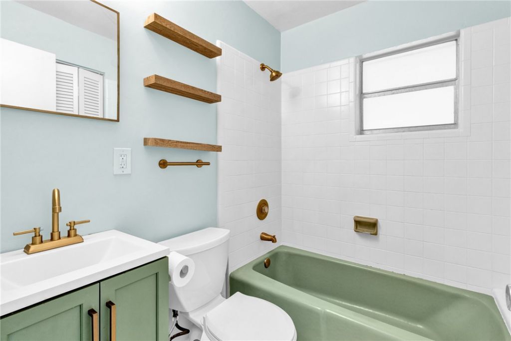425 Easy Street , Sebastian, FL 32958 Photo