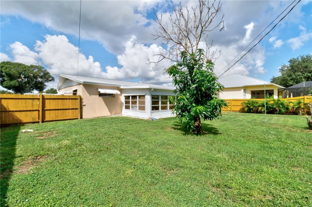 425 Easy Street , Sebastian, FL 32958 Photo